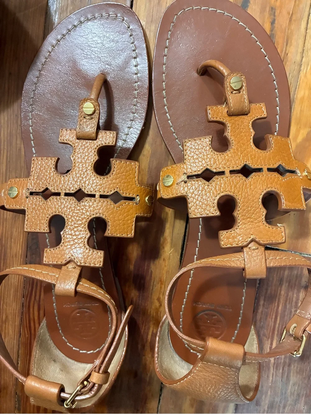 Tory Burch Tan Logo T-Strap Leather Sandals size 9.5